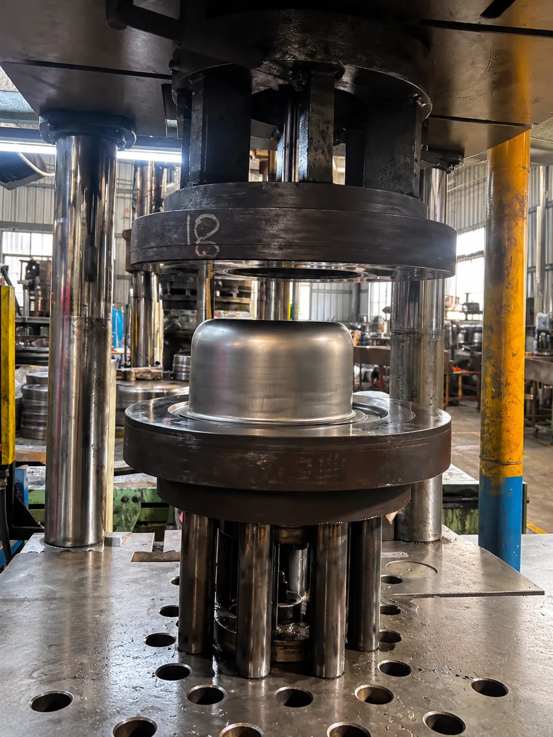 Stainless steel cookware body in a deep-drawing press